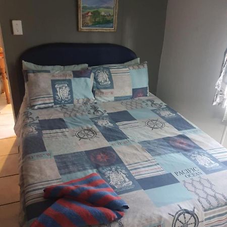 Chalet 2 Camping Style At Cynthias Country Outside Bathrooms Hartbeespoort Dış mekan fotoğraf